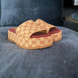 Gucci Women’s Original GG slide sandal